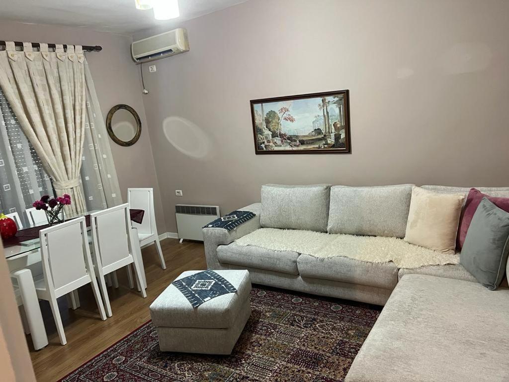 Ferienwohnung Blloku Tirana Exterior foto